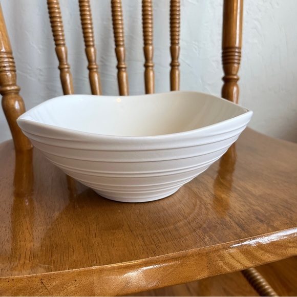 Mikasa‎ Swirl Modern White Ceramic Square Serveware Vegetable Bowl - Picture 10 of 13